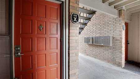 2800 Escada Drive #103 Farmers Branch, TX 75234