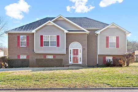3329 Greenspoint Dr Clarksville, TN 37042