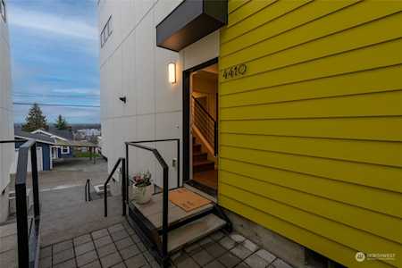 4410 39th Ave SW Seattle, WA 98116