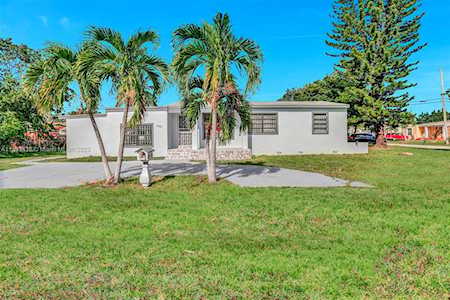 1101 NW 147th St Miami, FL 33168