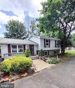 634 York Ln SE Leesburg, VA 20175