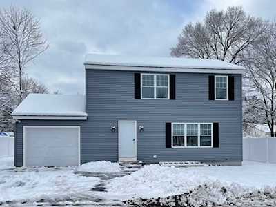 30 Markham Circle Ayer, MA 01432