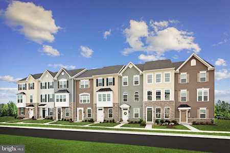 19721 Preservation Mews Montgomery Village, MD 20886