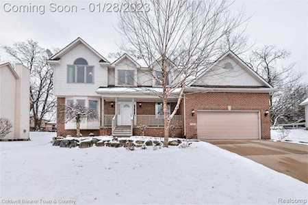 1005 Lincoln Dr Brighton, MI 48116