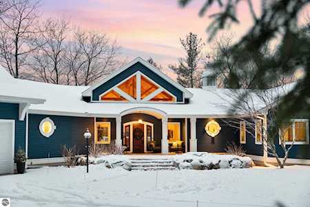 6802 Brandow Woods Drive Traverse City, MI 49685