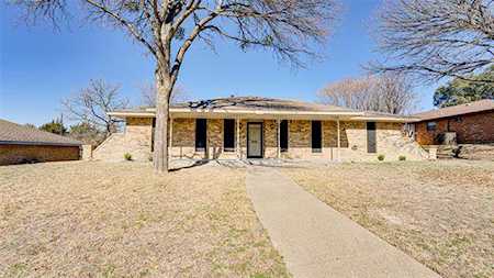 221 Abbey Lane DeSoto, TX 75115