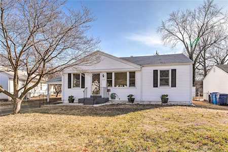 210 Saint Augusta Ln Florissant, MO 63031