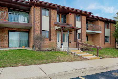 8208 Anchor Dr #601 Woodridge, IL 60517