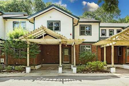 18 Pettee St #18 Newton, MA 02464