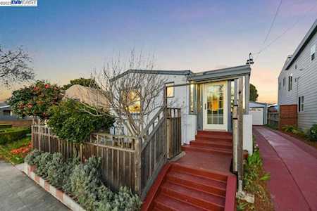 2205 Sacramento Street Berkeley, CA 94702