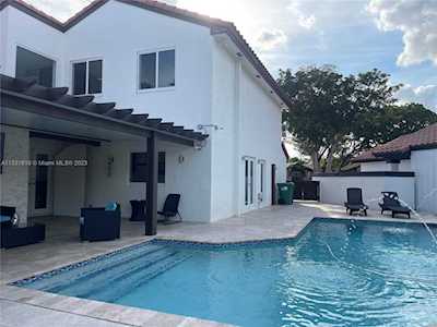 6305 NW 174th Ter Hialeah, FL 33015