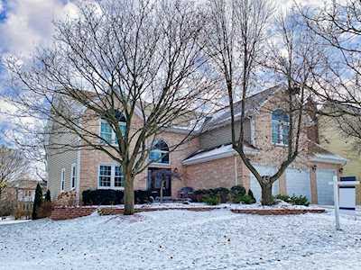 1045 Cherrywood Ln West Chicago, IL 60185