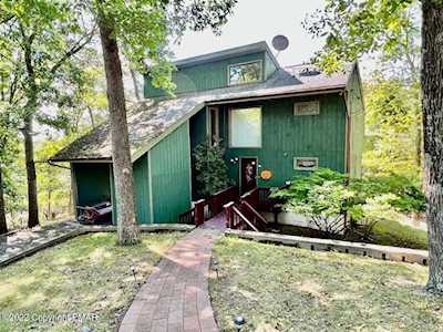 157 Stafford Dr Bushkill, PA 18324