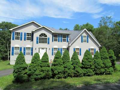 5138 Hickory Ln East Stroudsburg, PA 18302