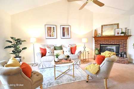 8902 Harmony Pl Ct Louisville, KY 40242