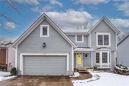 13130 S Foxridge Dr Olathe, KS 66062