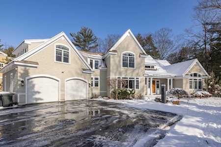 82 Abigale Ln New Castle, NH 03854