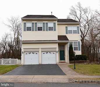 72 Arrowhead Dr Burlington Township, NJ 08016