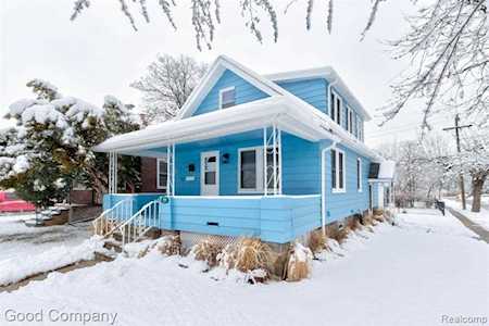 258 Pinecrest Dr Ferndale, MI 48220
