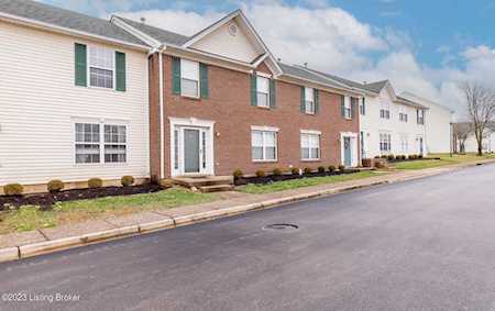 8117 Aspen Green Ln Louisville, KY 40291