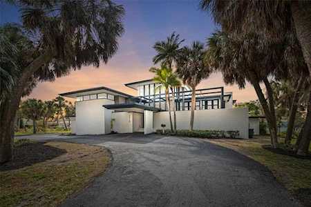 3910 Belle Vista Dr E St. Pete Beach, FL 33706