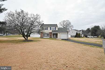 100 Woodview Ln Cinnaminson, NJ 08077