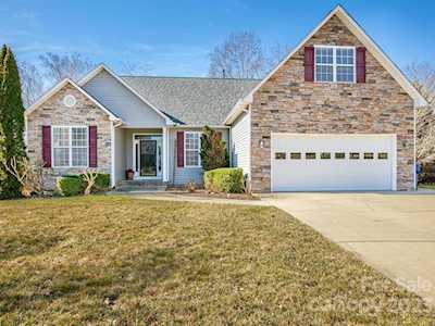 256 Walnut Crest Rd Fletcher, NC 28732