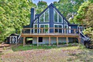 5135 E Woodbridge Dr Bushkill, PA 18324
