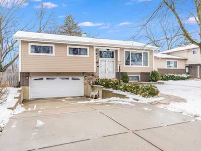 1615 N Burning Bush Ln Mount Prospect, IL 60056