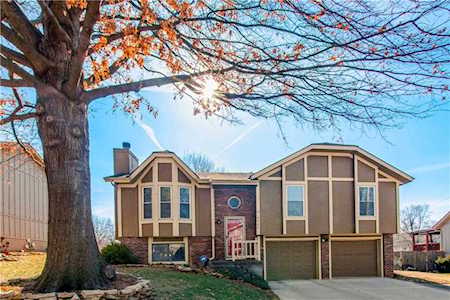 4645 Oak Grove Ct Kansas City, KS 66106