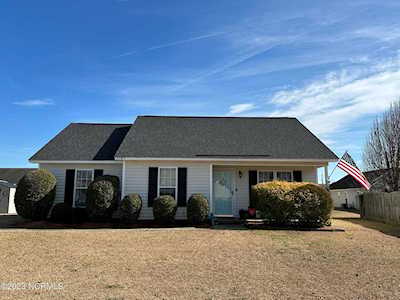 3707 Vista Court Ayden, NC 28513