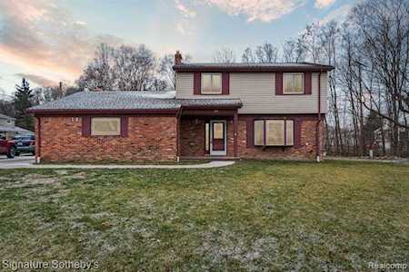 3671 Phlox Waterford, MI 48329