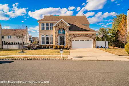 55 Arrowwood Ct Howell, NJ 07731