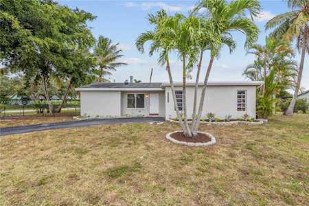 11935 NW 42nd St Sunrise, FL 33323
