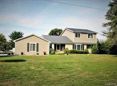 9453 White Lake Rd Tyrone Twp, MI 48430