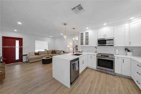 2420 SW 11th St Miami, FL 33135