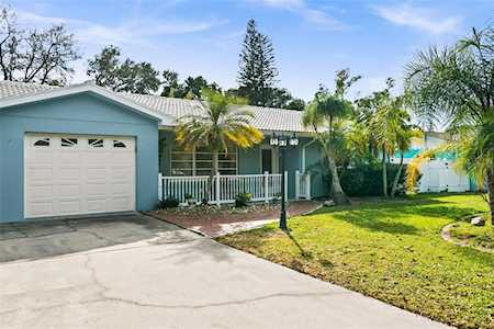 11210 Cherokee Dr St. Petersburg, FL 33708