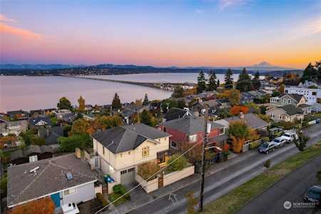 824 32nd Ave S Seattle, WA 98144
