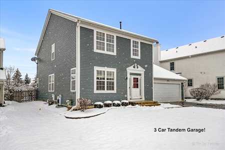 201 Sunbury Dr St. Charles, IL 60175