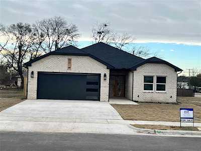 1833 Galveston Street Grand Prairie, TX 75051