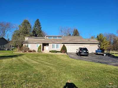 4392 Island View Dr Fenton Twp, MI 48430