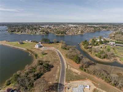 2857 Martin's Point Way Chesapeake, VA 23321