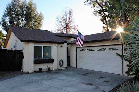 875 Willow Tree Ln Fallbrook, CA 92028