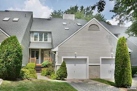 27 Reagan Way Twp of Washington, NJ 07676