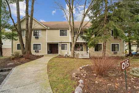 15 Foxwood Dr Morris Plains Boro, NJ 07950