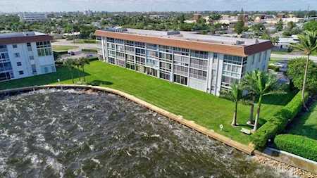 2936 Lake Shore Drive #303 Riviera Beach, FL 33404