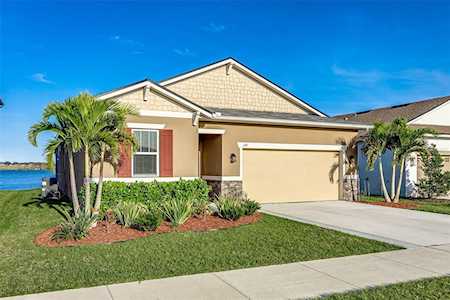 125 Summershore Dr Auburndale, FL 33823