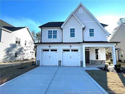 132 Kensington Dr Spring Lake, NC 28390
