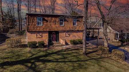 5253 Ozarkglen Dr St Louis, MO 63128