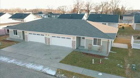 814 Parkside Ln Charles City, IA 50616